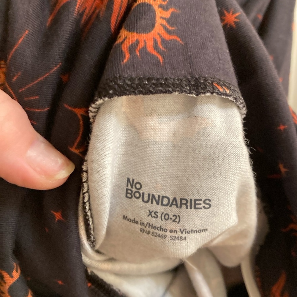 No Boundaries sun moon leggings crystal ball Halloween bats spiderwebs soft - Picture 2 of 2